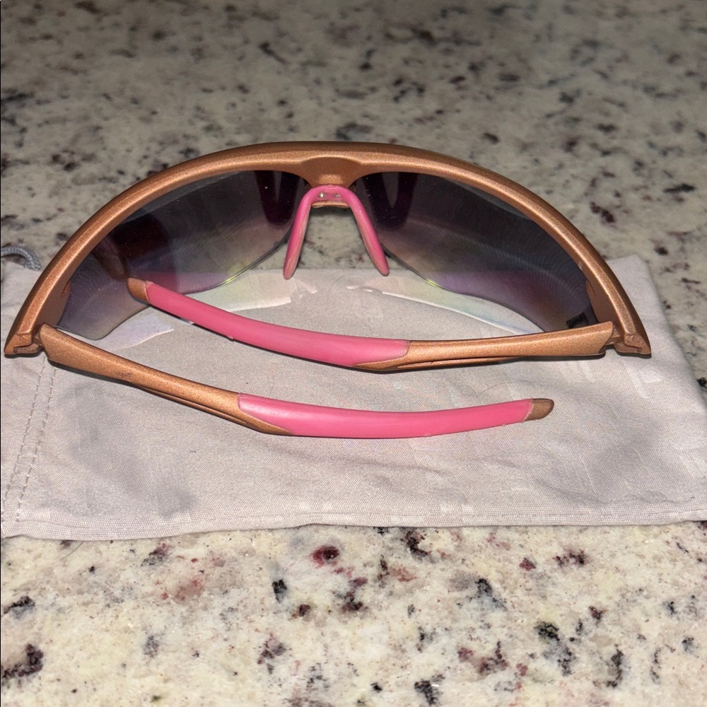 Sunglasses with Pouch - Picture 3 of 3